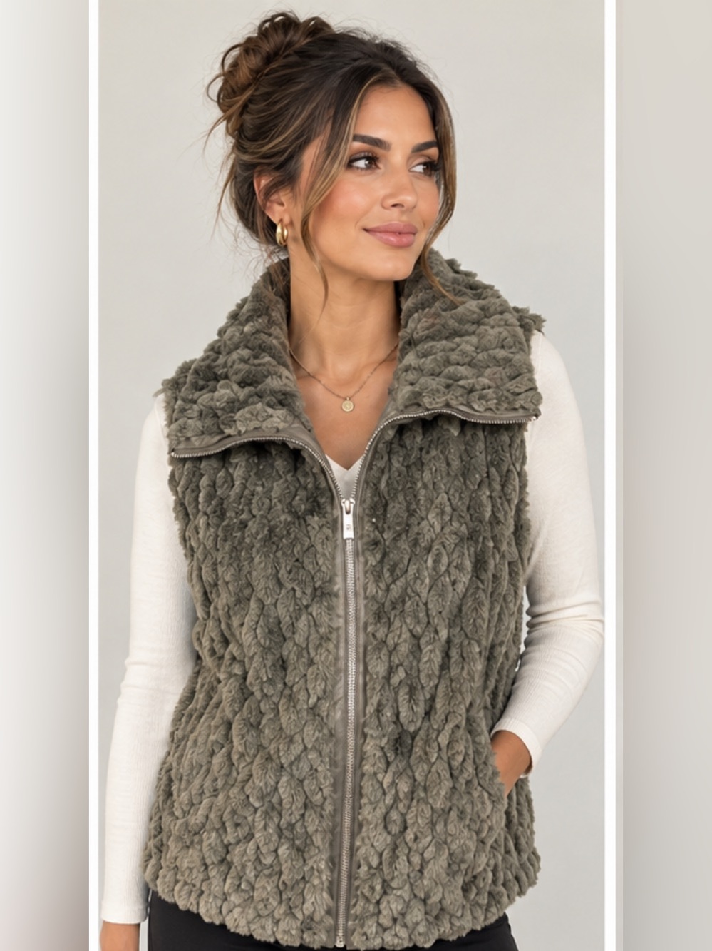 Mob wives,Y2K, plush,Malandrino Silver Faux Fur Vest